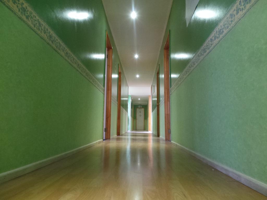 Hostal South Wind I 푸에르토나탈레스 외부 사진